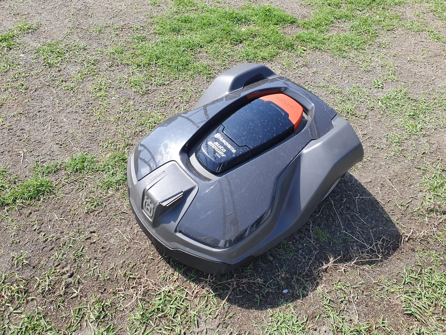 Robotic lawn mower